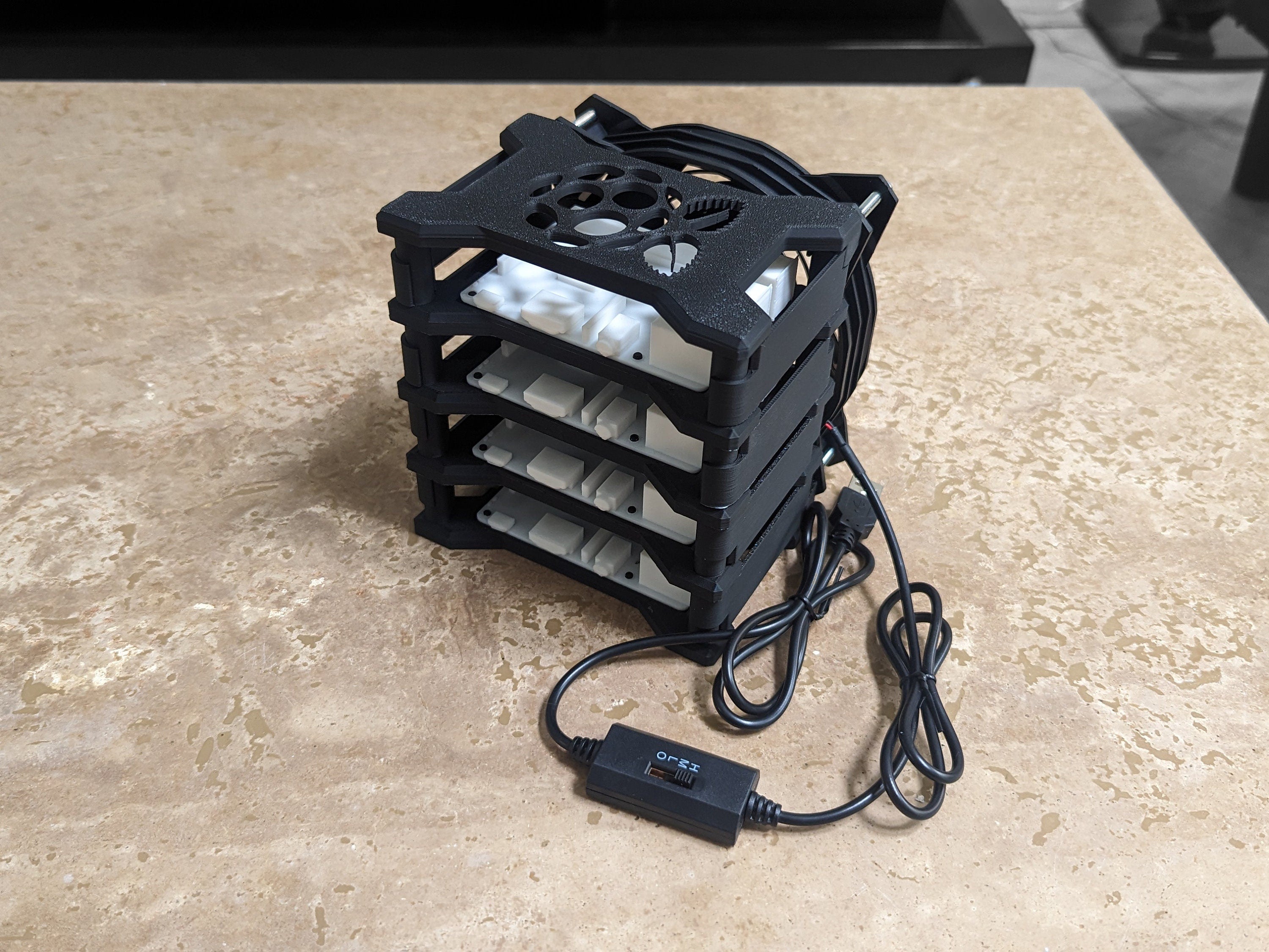 Raspberry Pi Cluster Case für Pi 5, 4B, 3B - Stapelbares Server-Rack mit 3-Gang-Lüfter - Thermomodul mit hohem Luftstrom